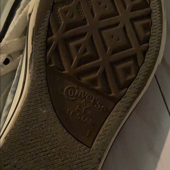 Converse all star shoes, kids size 1 - Picture 3 of 3